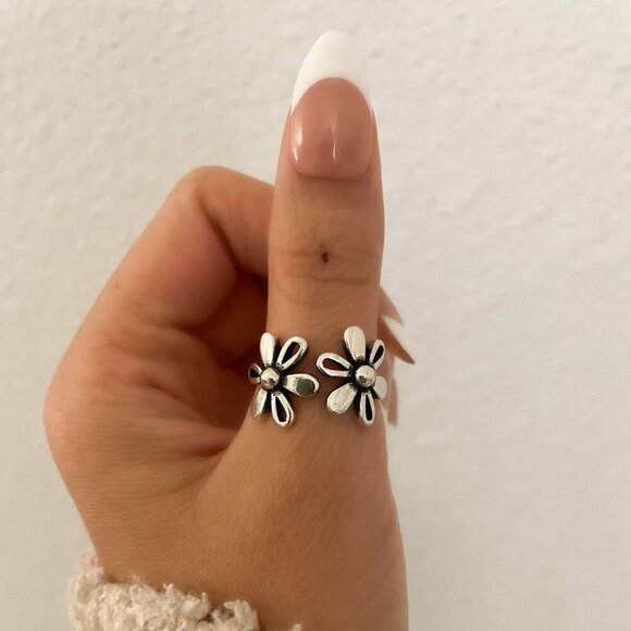 925 Sterling Silver Vintage Flower Ring Dainty Minimalist Flower Ring - Picture 9 of 9